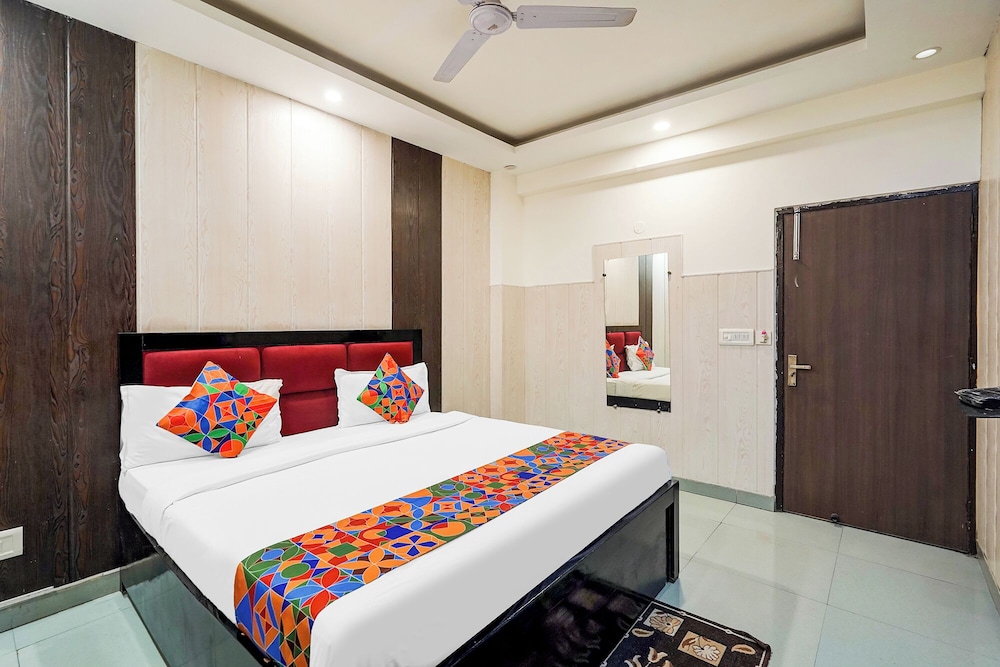 Fabhotel Novis House