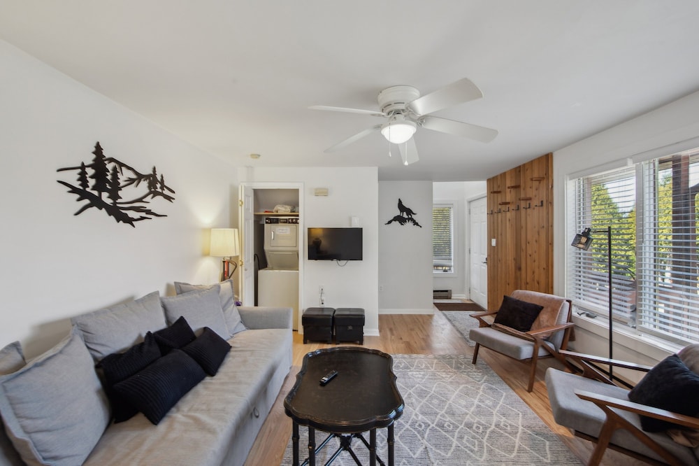 Sleeping Bear Cozy Corner End Unit 1 Bedroom Townhouse by The Summit at Gore Mountain