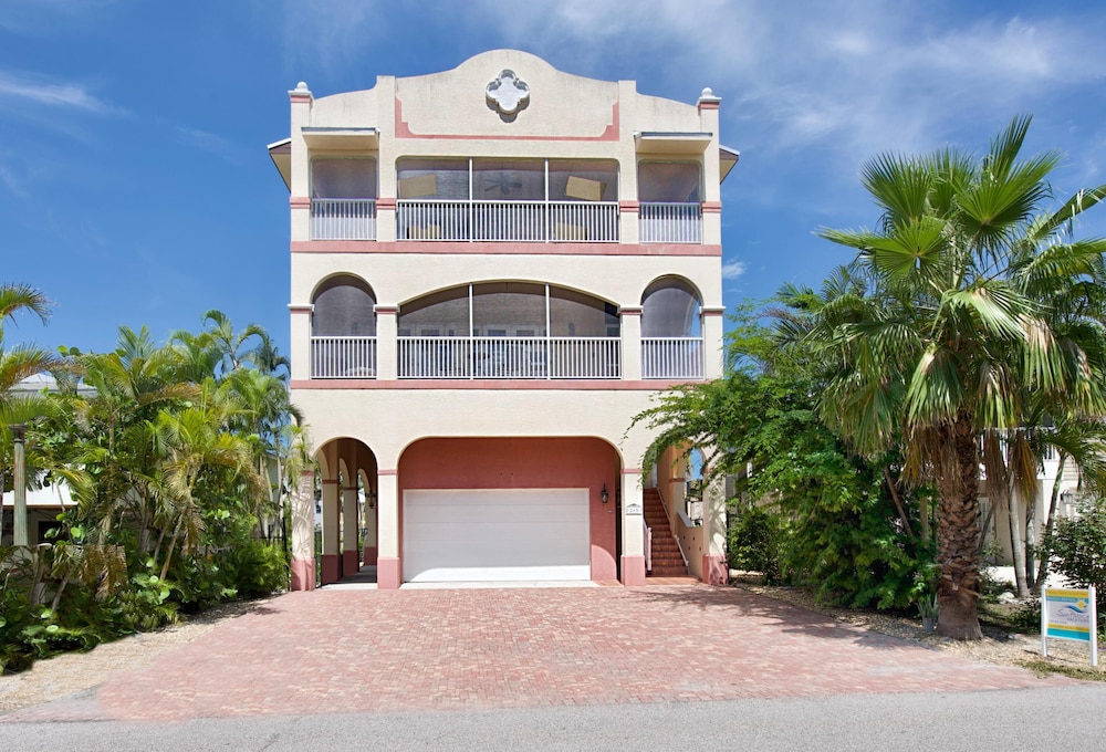 The Grand Mango