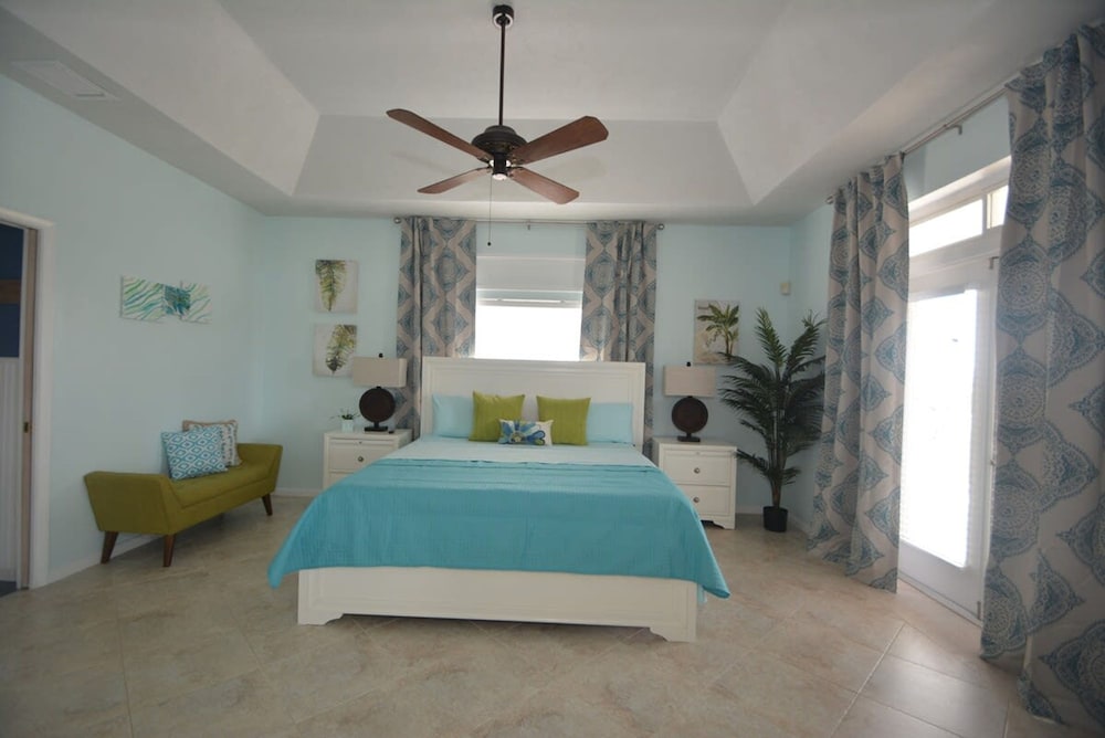 Just Beachy A Luxury Retreat Sleeps 12 3 Levels With Elevator- Perfect for 1-3 Families
