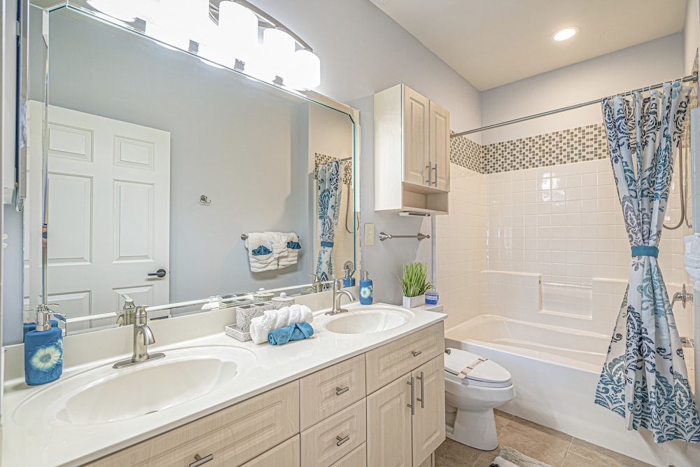 Magnolia Pointe Luster Leaf 4869-302 3 Bedroom Condo