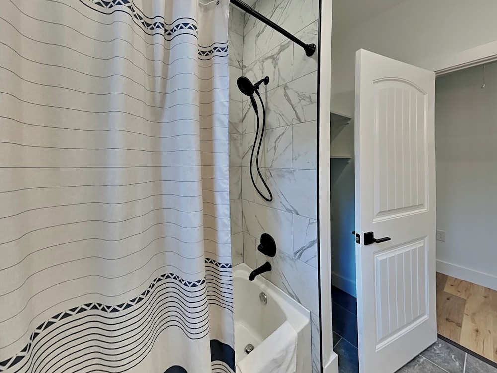 Holiday House by Taylor Made Deep Creek