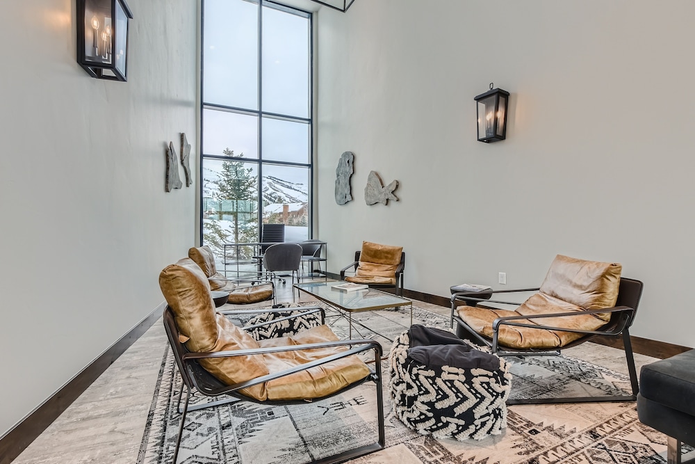 Blackstone Skiers Sanctuary With Private Hot Tub! 2 Bedroom Condo by RedAwning view 5