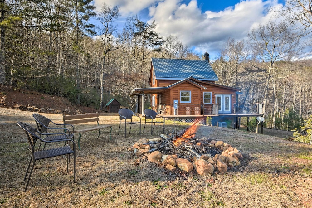 Twin Pines Hill House - Fire Pit & Mountain View