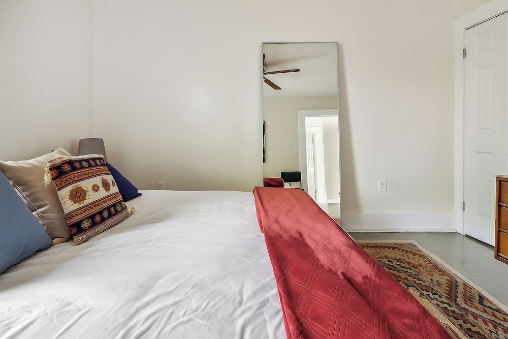 Detroit 6BR House Wifi, Parking, Pet Friendly
