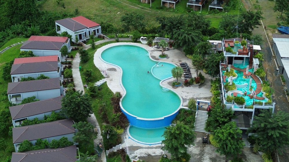 HIDDEN LEAF RESORT