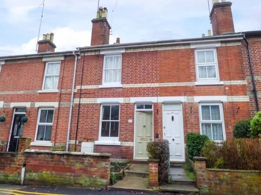 Colchester Vacations - Dutch Cottage - Property Image 1