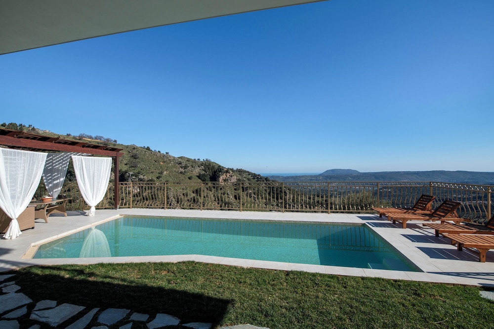 Geroulios Kastro Villas