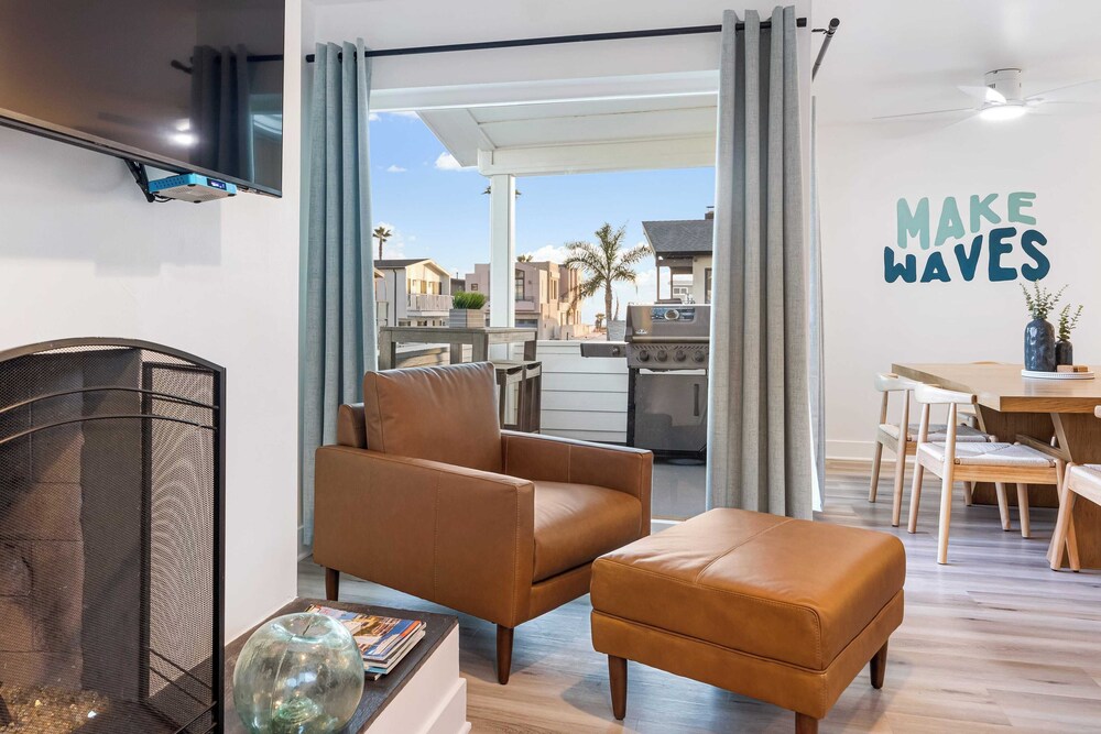 Steps From the Sand/boardwalk Outdoor Dining, Parking, and Patio in Newport