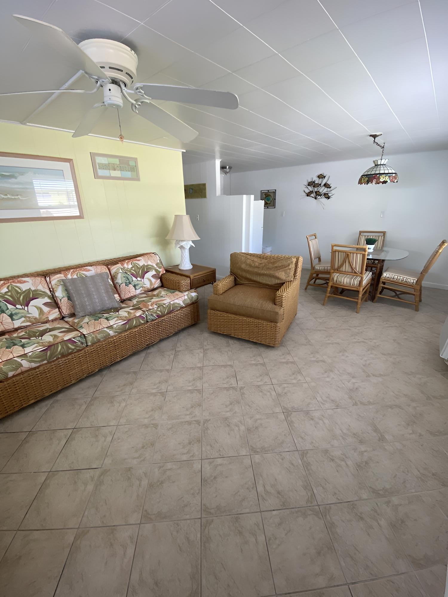 Tropical Winds Motel & Cottages