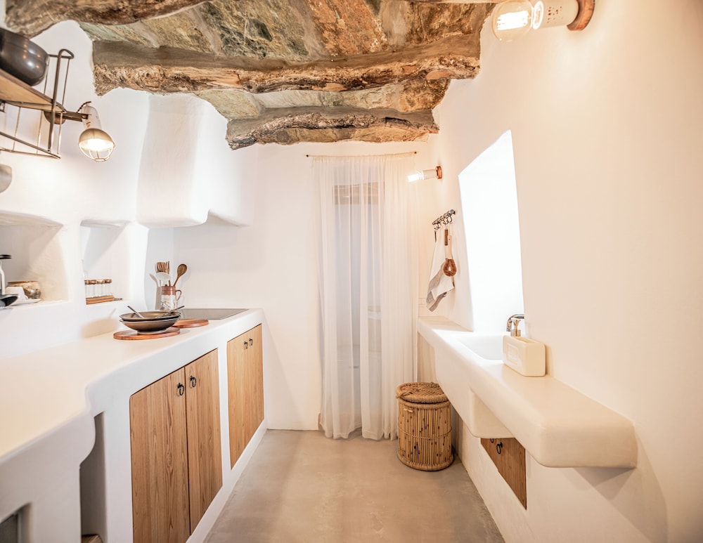 Makarias Traditional Luxury Villas