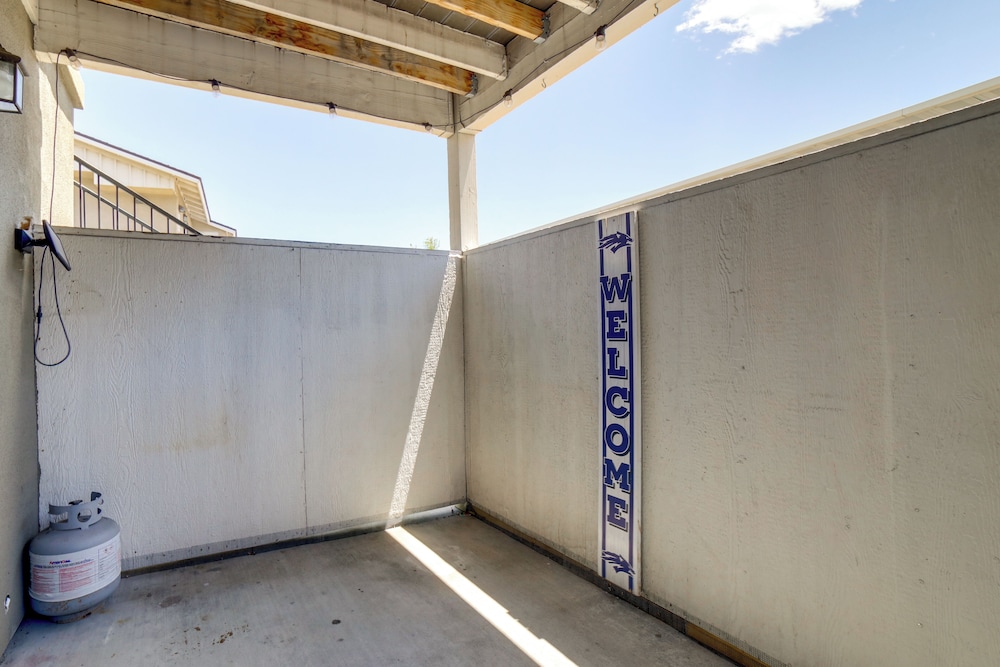 3 Mi to Dtwn: Gated Condo w/ Patio in Reno!