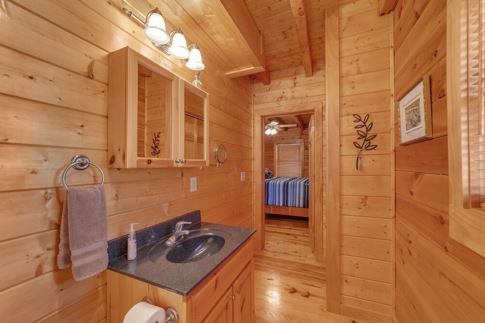 Brand New To Vrbo - Cabin- Mirror Lake Access-riverbend At Lake Lure 2 Bedroom Cabin by Sunscape Property Management view 5