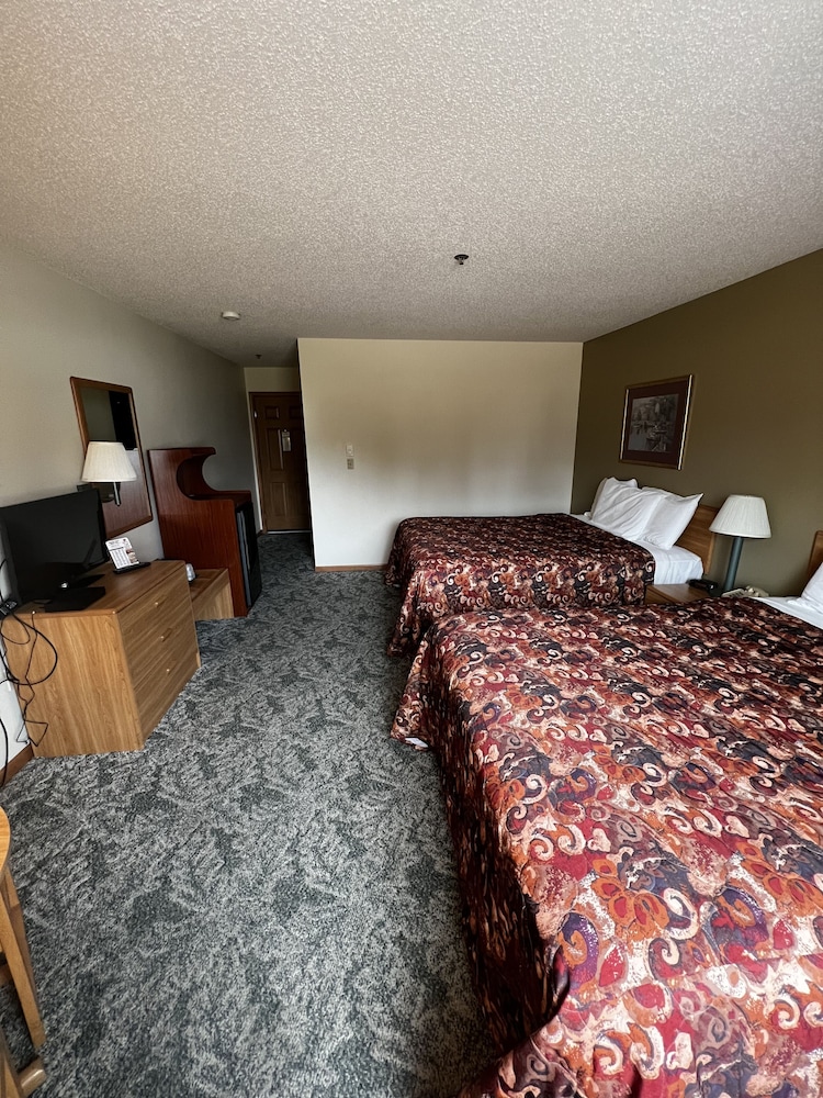 Budget Host Inn & Suites