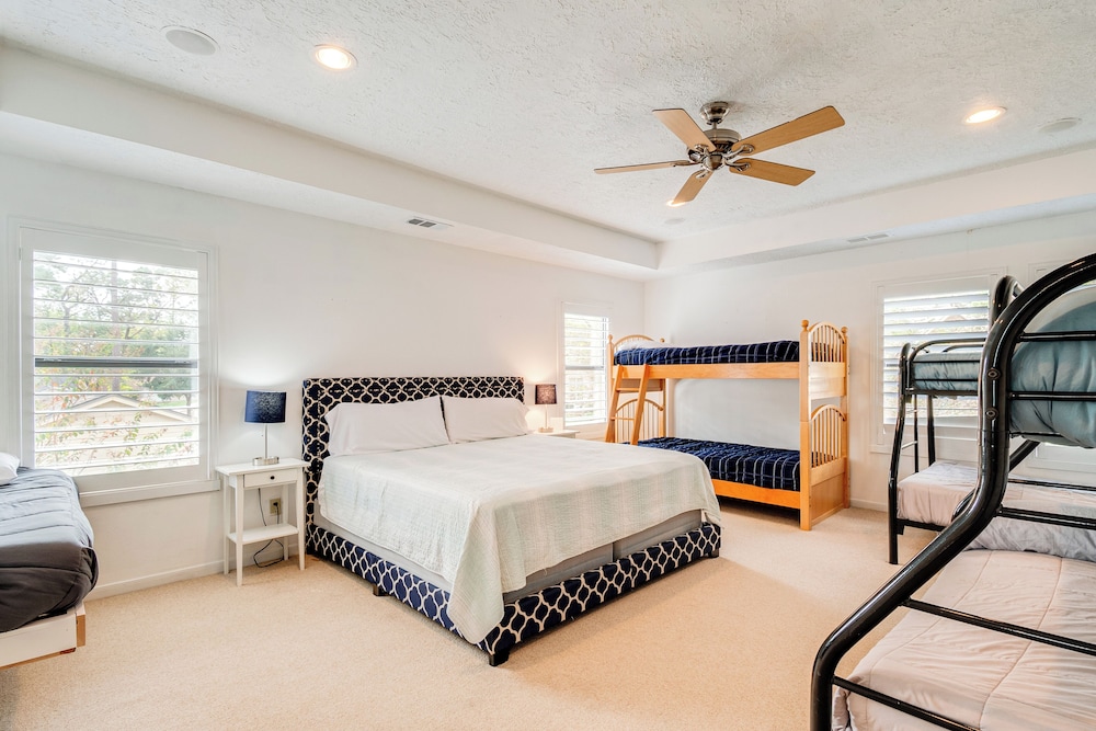 Dock & Outdoor Entertainment: Home on Lake Conroe