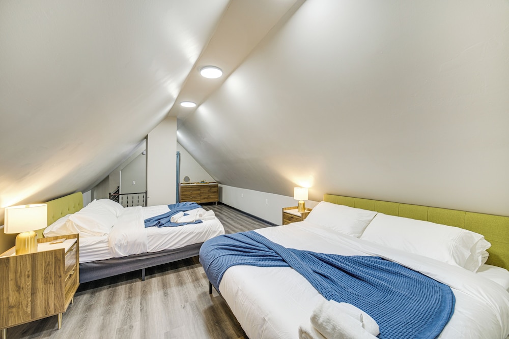 4 Mi to Dtwn: Modern Retreat w/ Yard in Cleveland