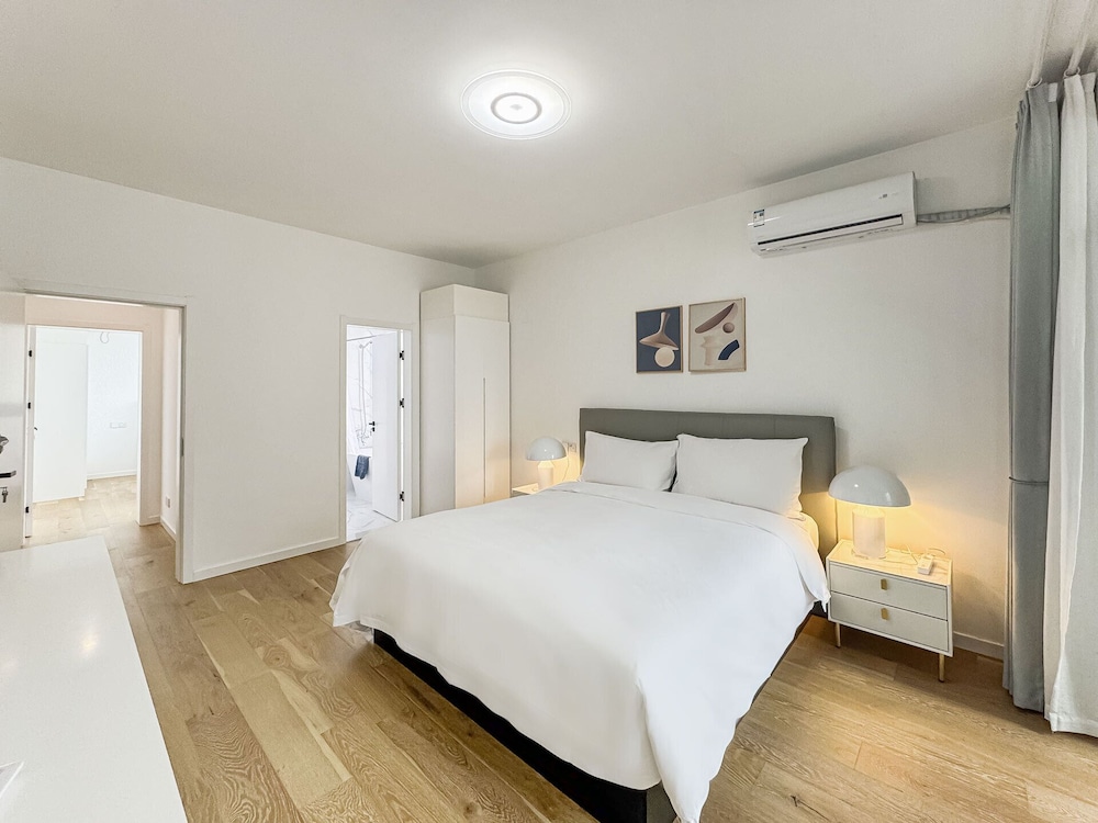 Tyms 2BR 2BA Apt Near MetroCity Line 1 9