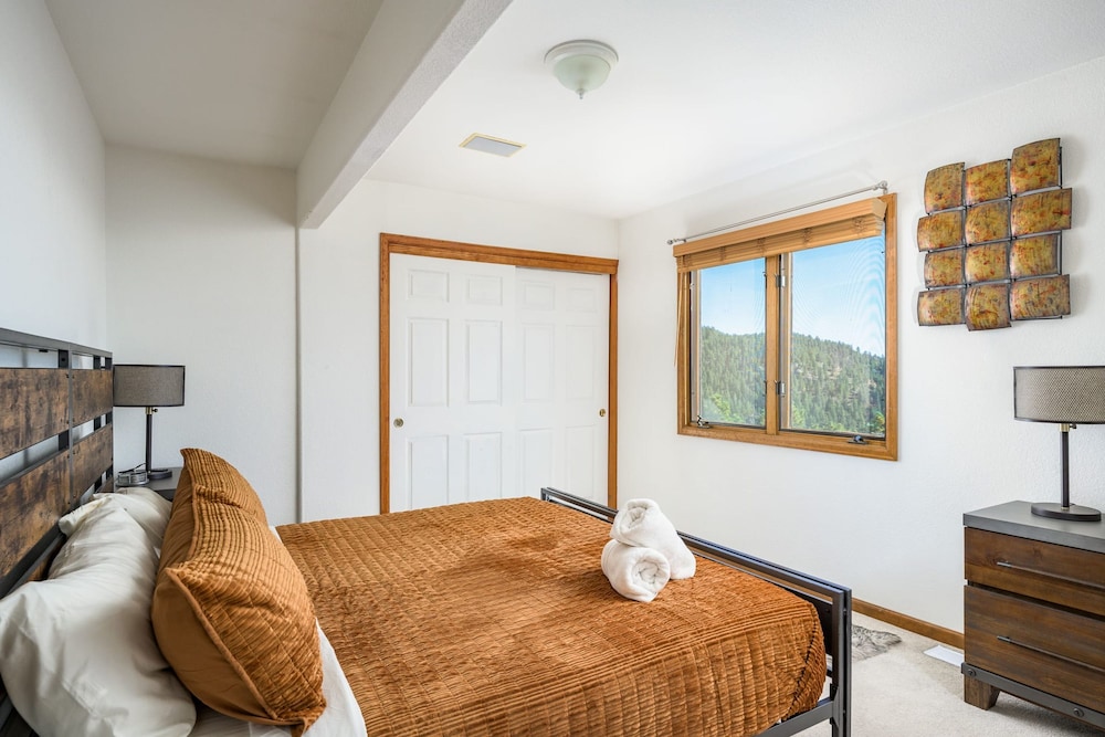 5 Bedroom Whole Home With Mountain Views