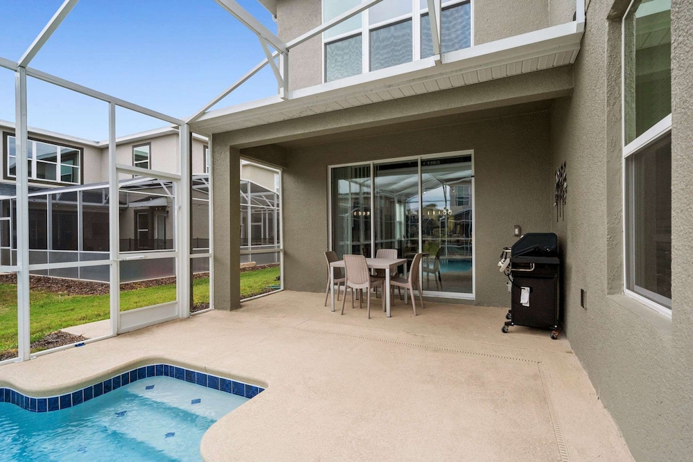 Chic Spacious 5BR Retreat Near Disney
