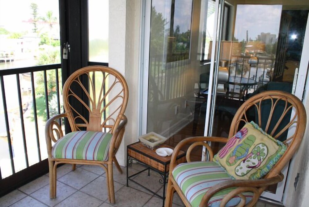 Edgewater Inn