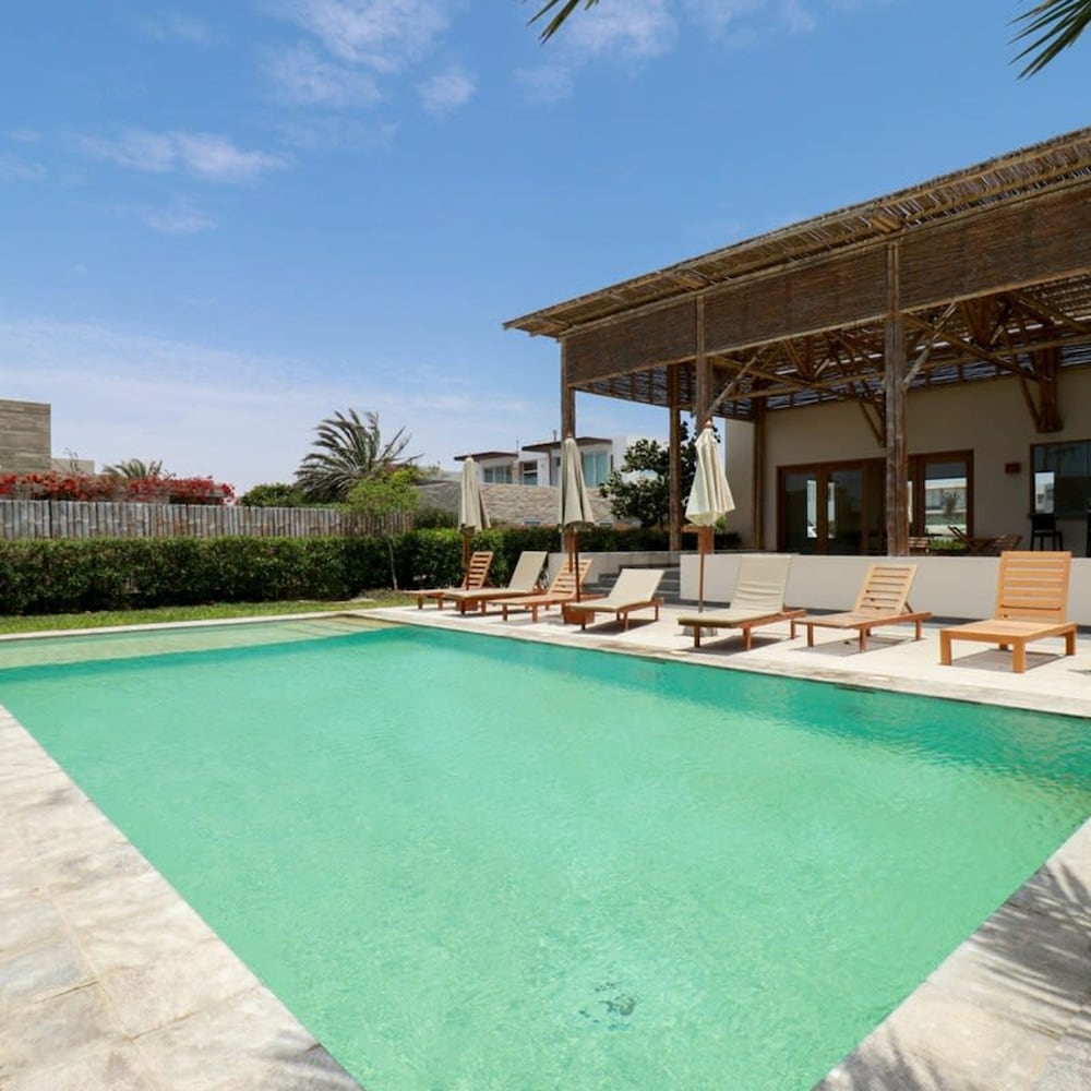 w Modern 4BR Villa With Private Pool in Paracas
