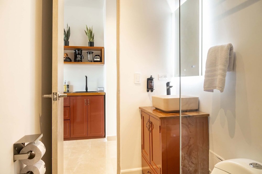 w Gleaming Loft w Balcony in Bocagrande