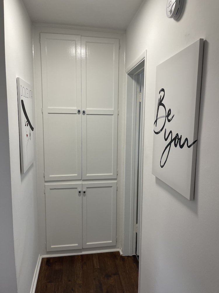 Hollywood Business Suites