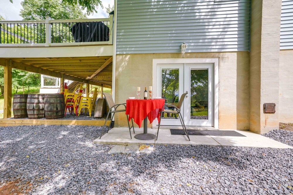 Front Royal Studio w/ Mtn Views & Brick Oven