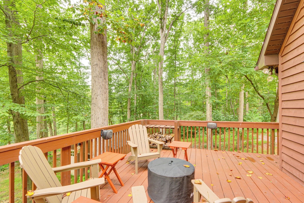 Great Cacapon Mtn Cabin w/ Private Hot Tub + Views
