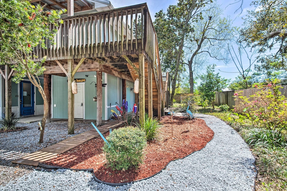 Pensacola Home ~ 3 Mi to Perdido Key Beach! view 5