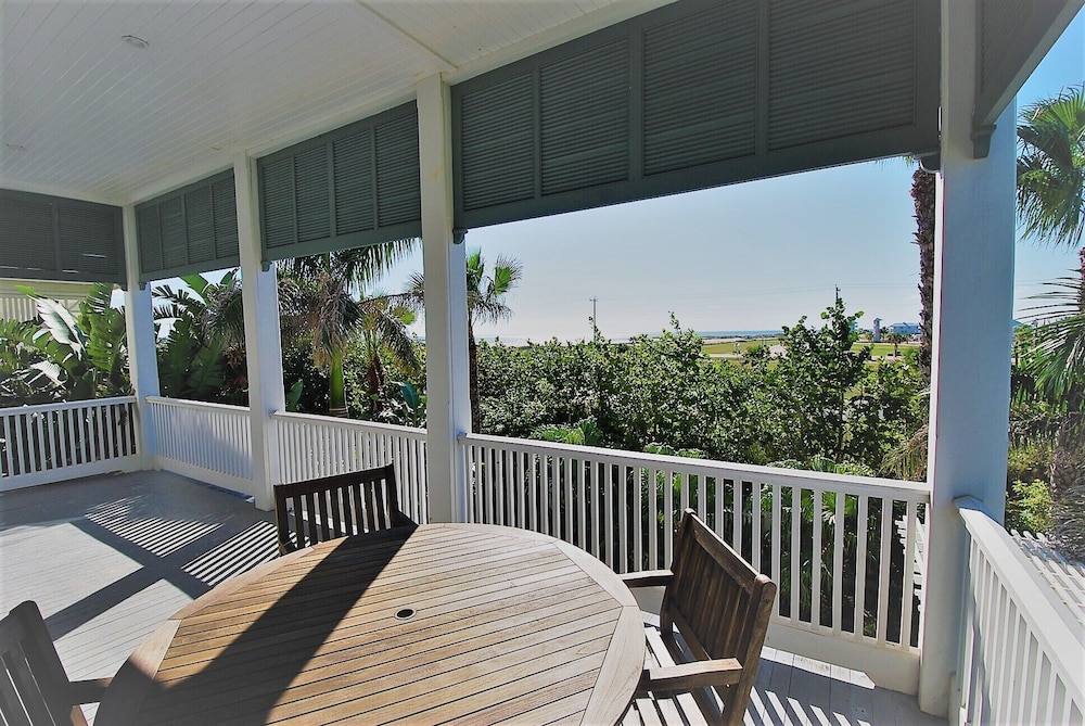 Bella Casa - Private House With Hot Tub 4 Bedroom Home by RedAwning