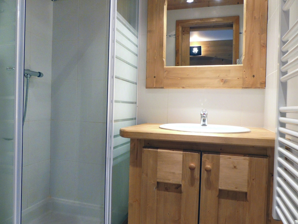 Majestic Apartment in Meribel-mottaret Close to Skiing