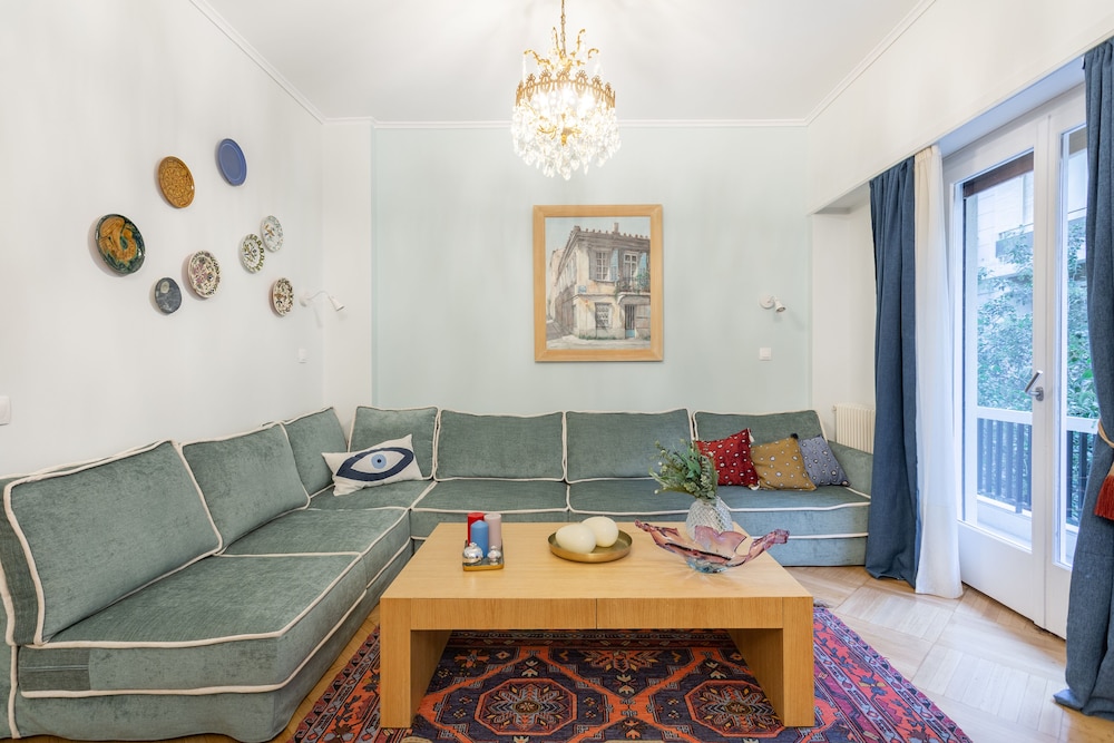 A short walk to Syntagma and Plaka