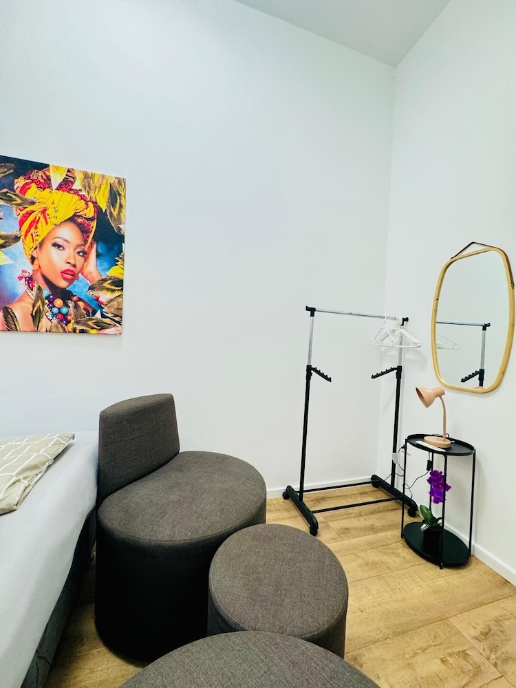 9BR Apt for 18P Walk to Augarten