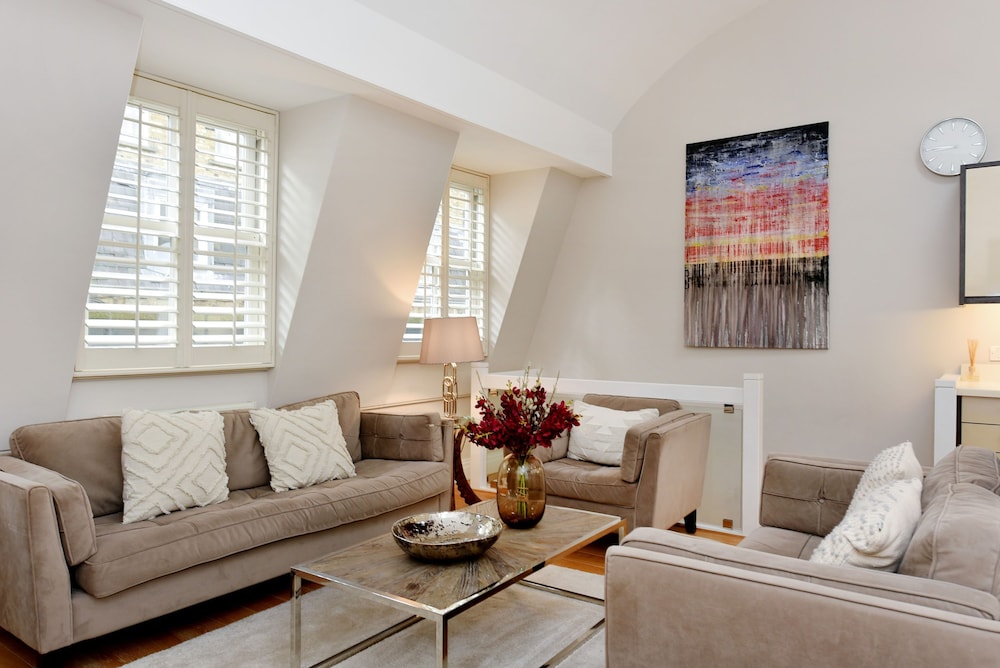 Stanhope Mews Exclusive - 1smw