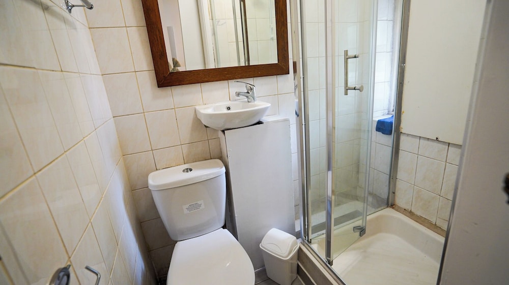 3BR Home Near Hounslow West Tube Station