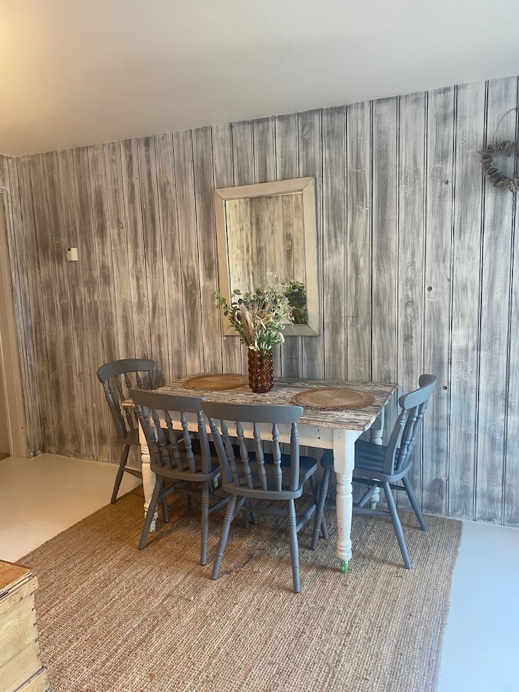 Isle Escape Retreat- Sleeps 4, Garden & Games Room