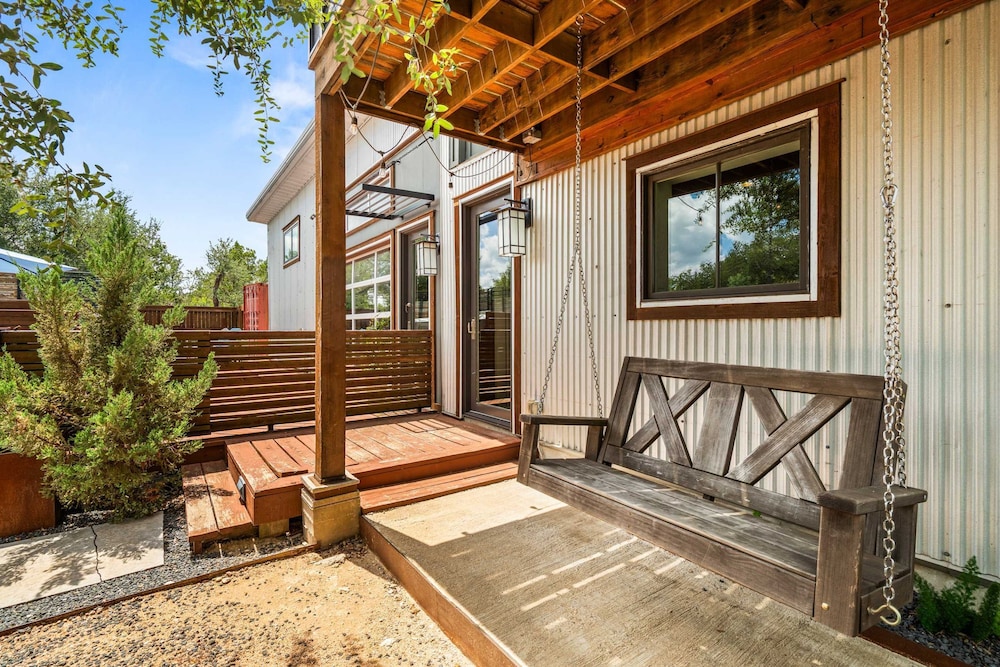 Luxury 7BR Hill Country Gem With Barndominium