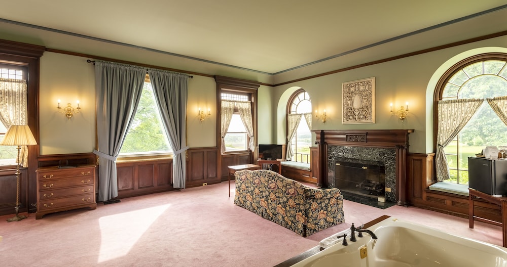 White Springs Manor a Belhurst Property
