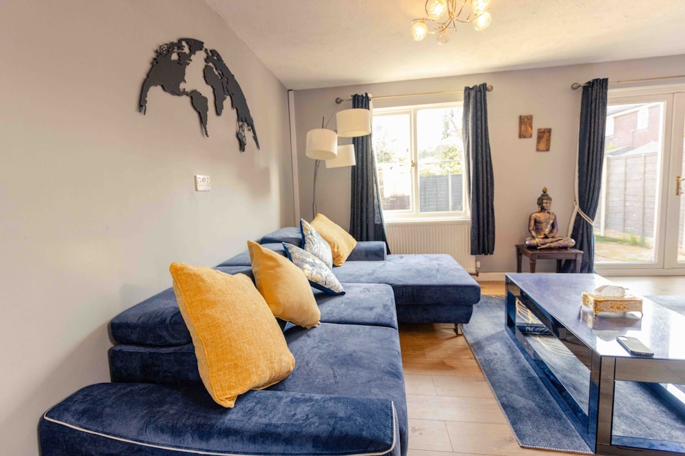 3 Bedrooms - Sleeps 8 - Wifi - 3 Car Parking