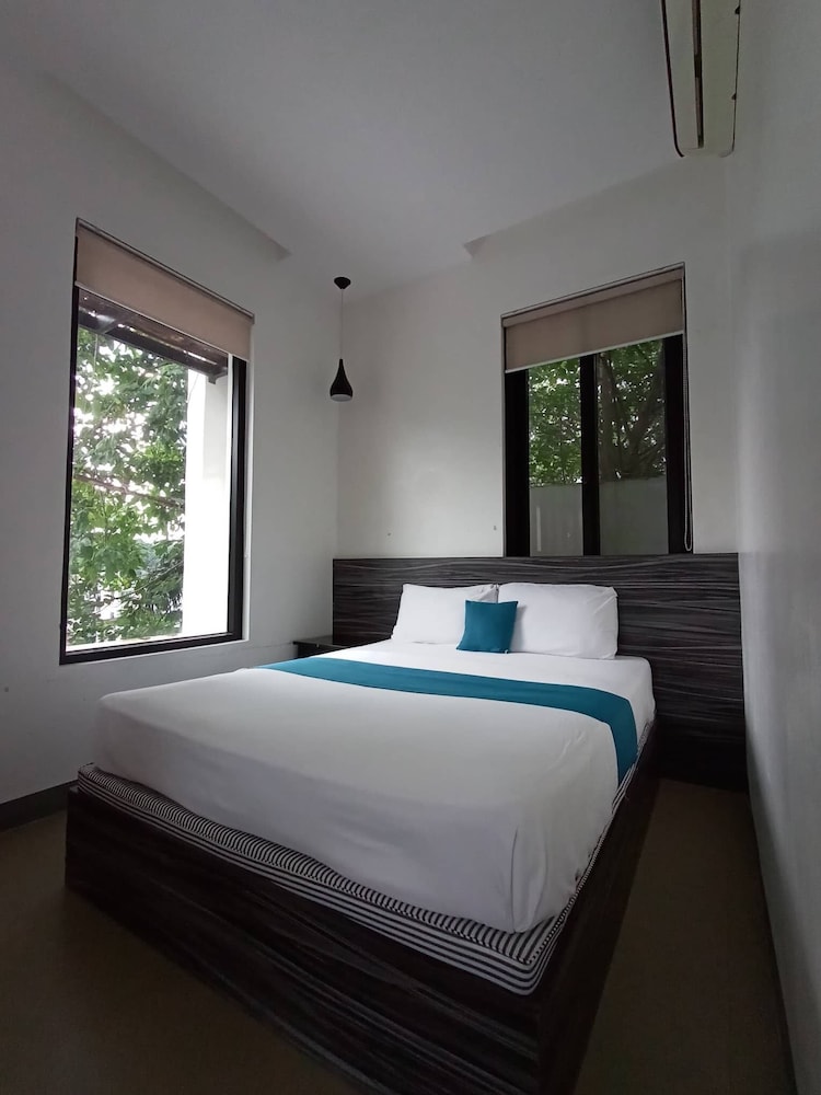 Anton's Loft Designer Resort Pansol
