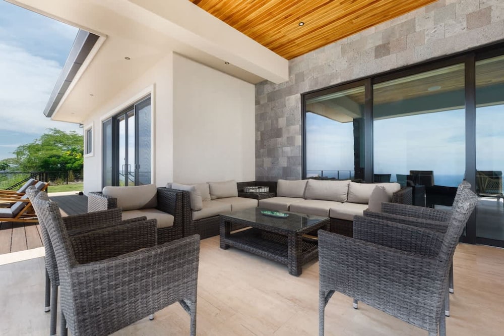 w Breathtaking 9BR Villa in Costa Rica