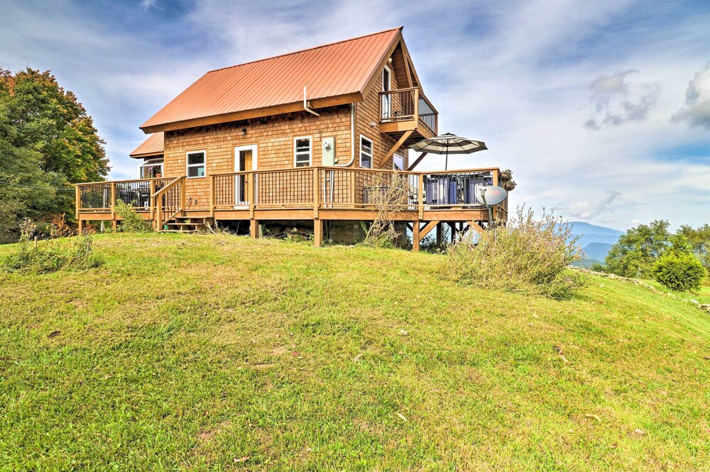 Deck + Mtn Views: Hot Springs Hideaway on 13 Acres