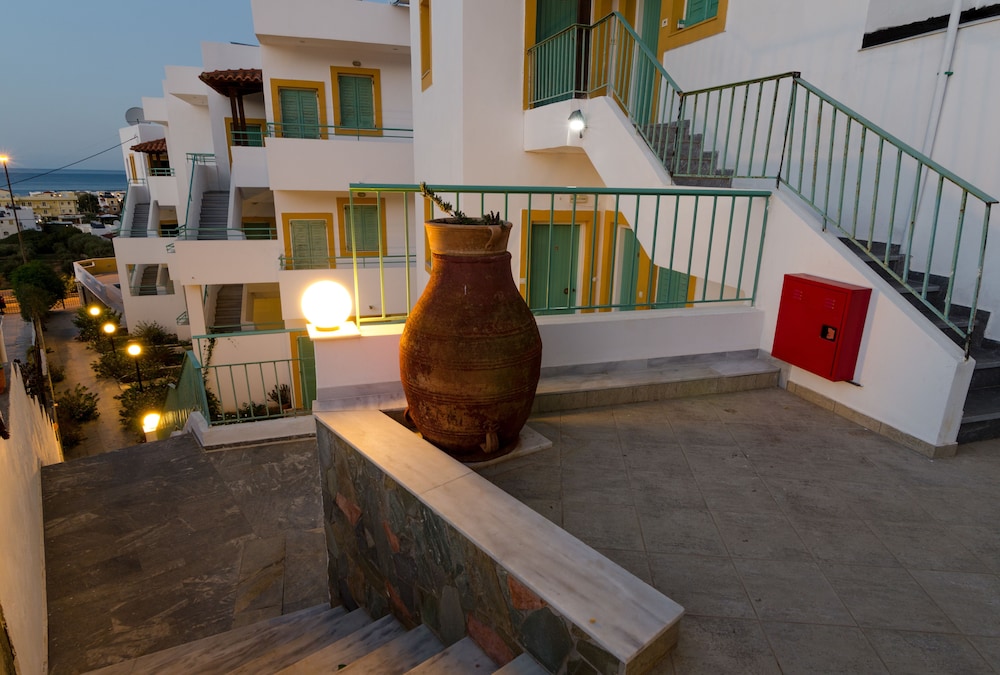 Aglaia Apartments & Studios