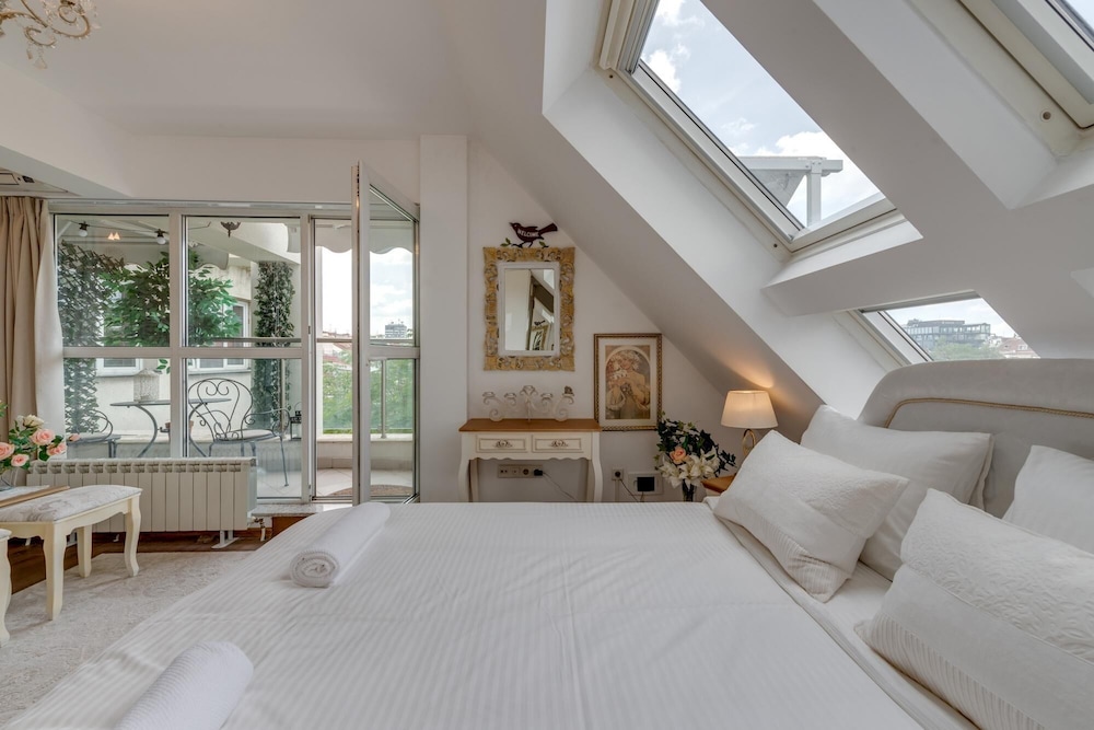 Luxury and Sunny Studio With a View in TOP Centre view 4