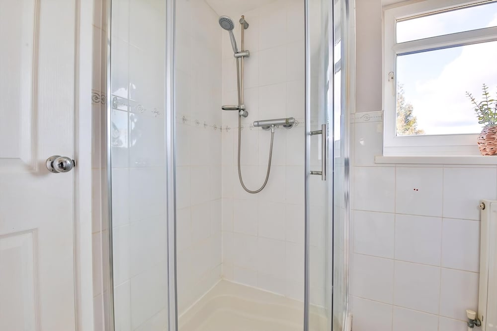Spacious 3 Bed Home With Pool Table