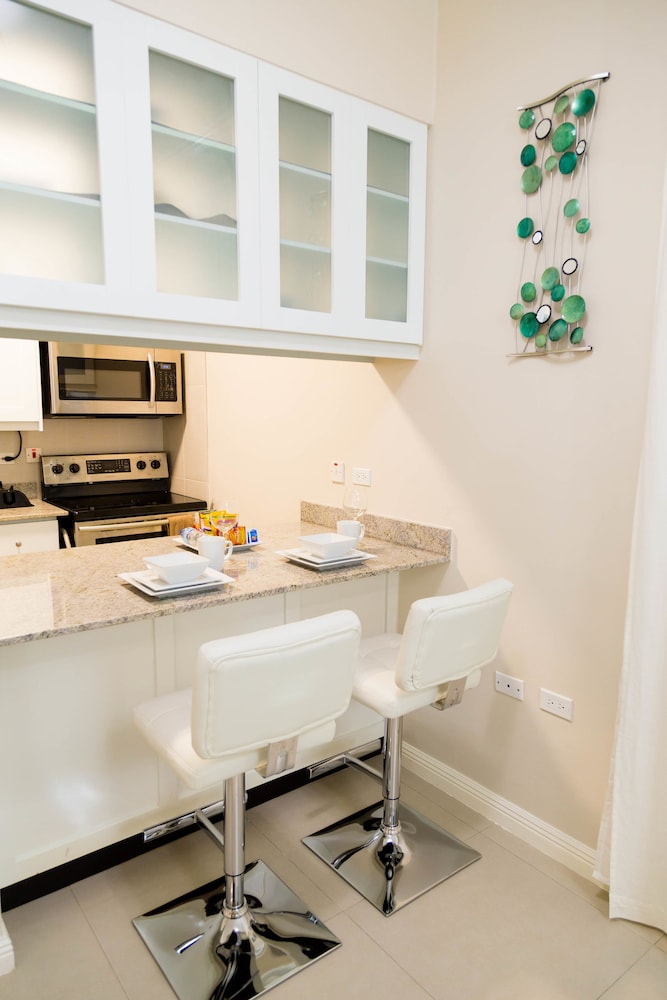 New Kingston Central Guest Apartment