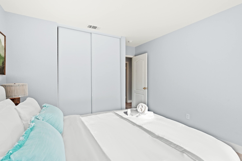 Bright Designer Home w Pool Near Everything
