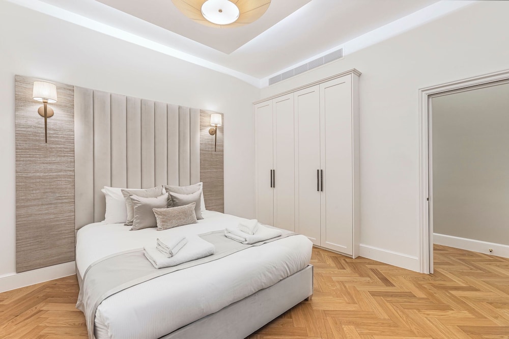 Wimpole Mews - 4 Bedroom Apartment