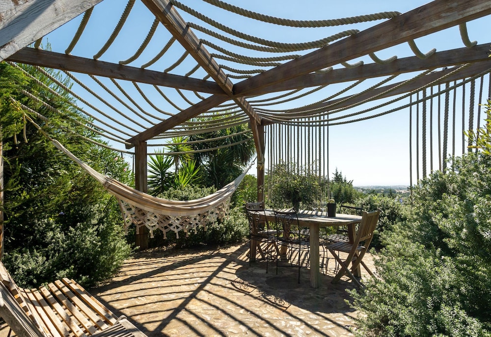 Garden Seaside Villa by Cadenzalux